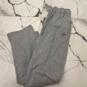 ALO Yoga women’s accolade Gray sweatpants